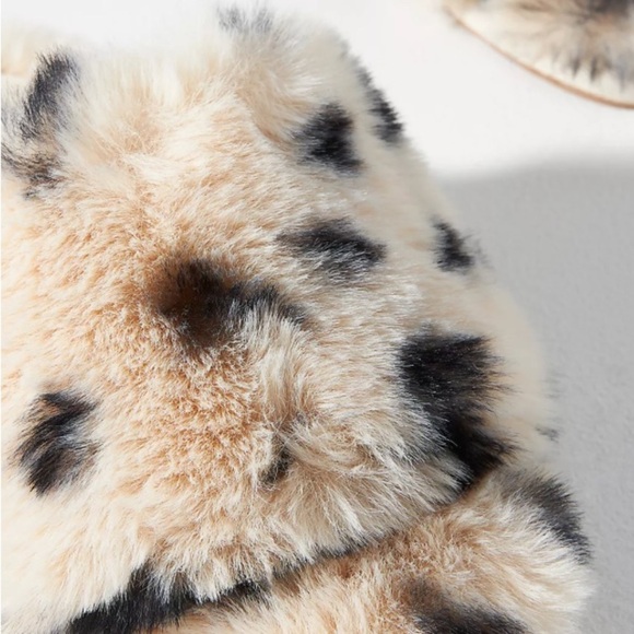 Anthropologie New size Medium 8 Fuzzy Leopard Print Slippers - Picture 2 of 7